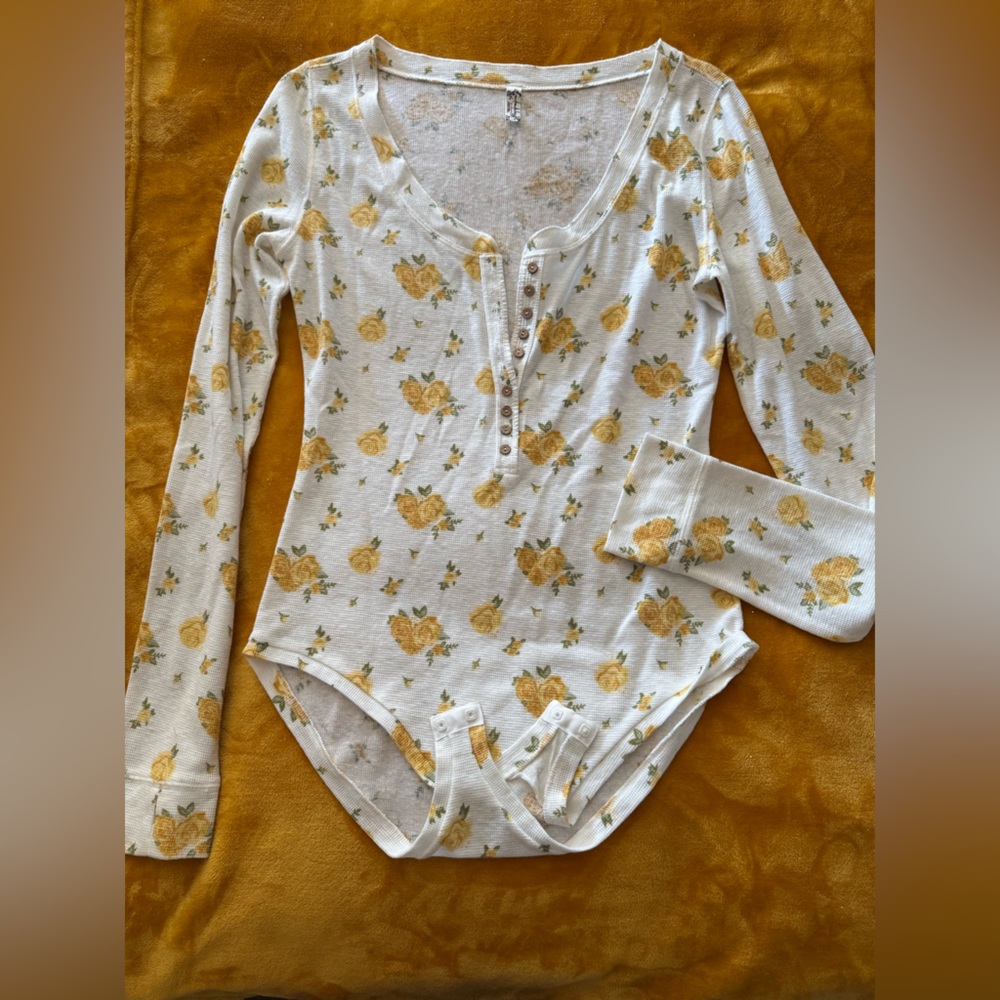 In Time to Fly Free People Cream and Yellow Floral bodysuit. NWOT Sz Large